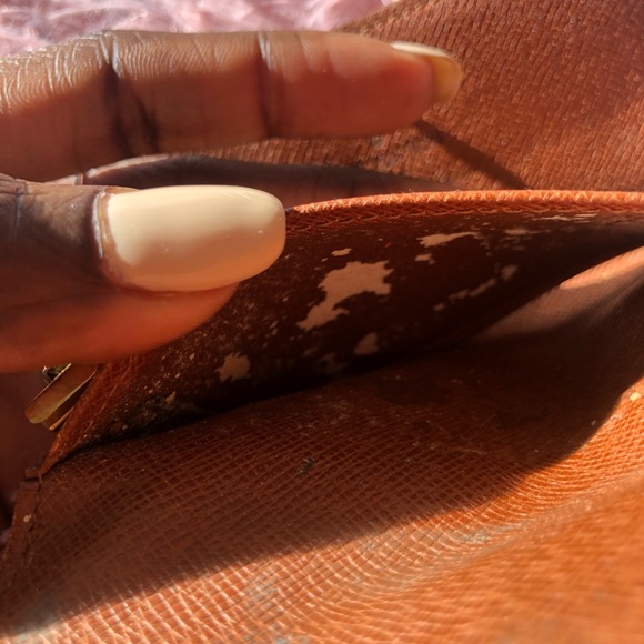 Louis Vuitton Monogram 6 Key Holder - Picture 9 of 12